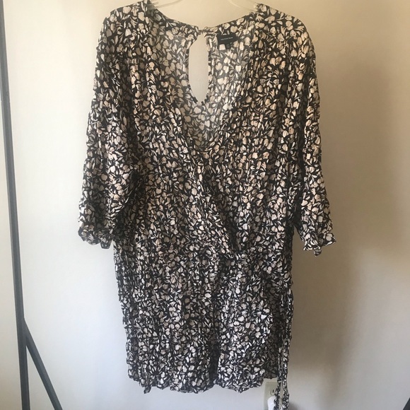 🎉🎉HOST PICK🎉🎉 WHO WHAT WEAR BOHO FLORAL ROMPER - Picture 2 of 4